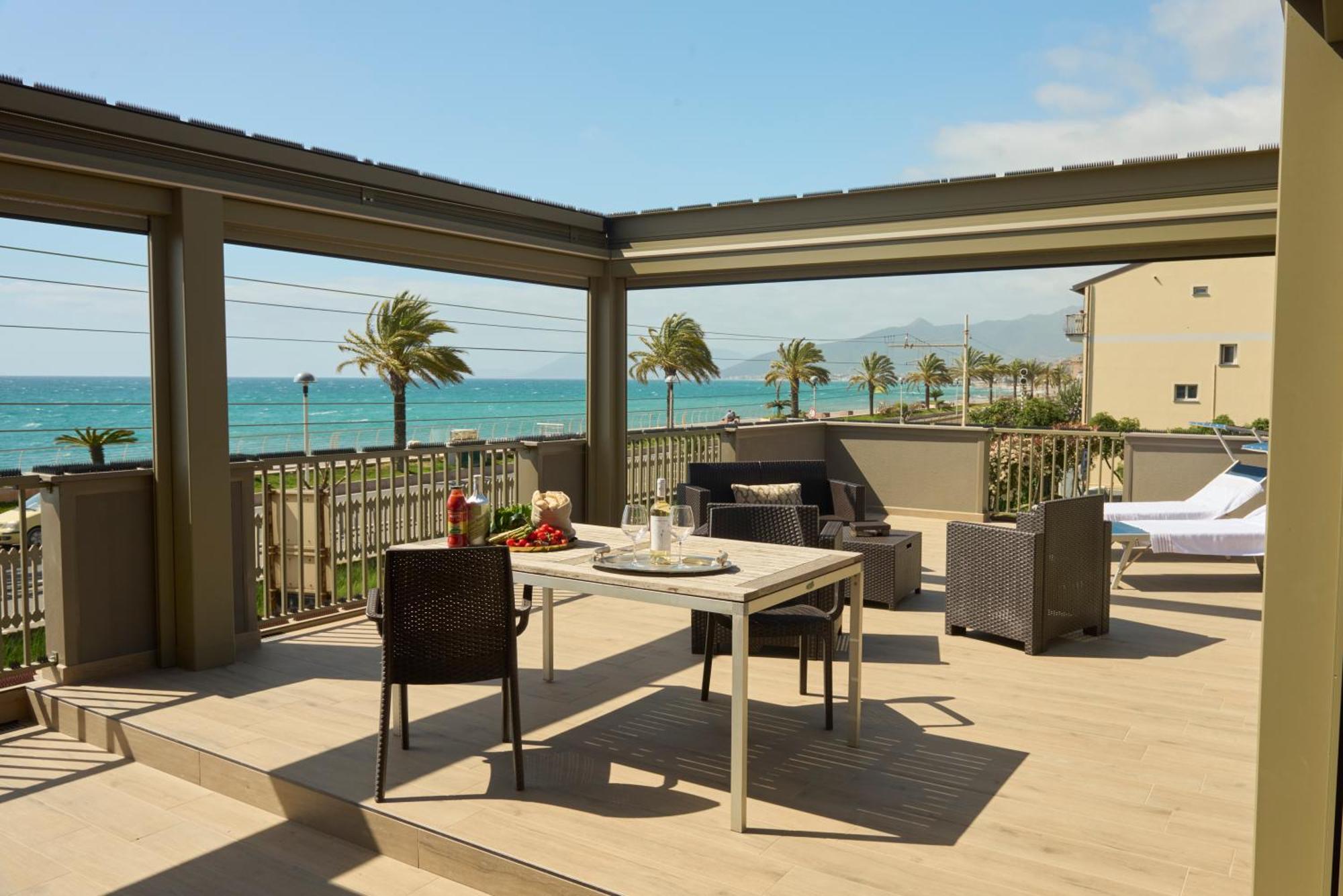 Terrazza Sul Mare A Pietra Ligure Apartamento Exterior foto